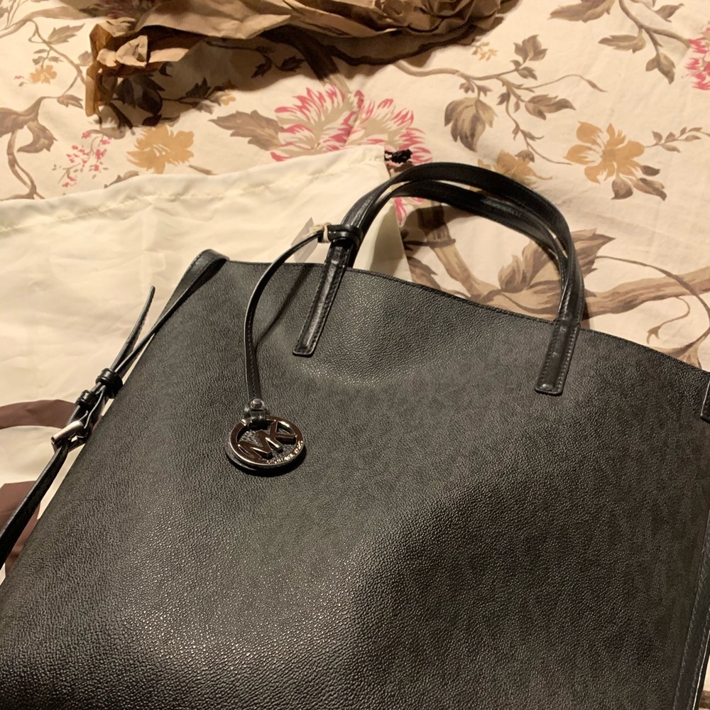 Micheal Kors purse
